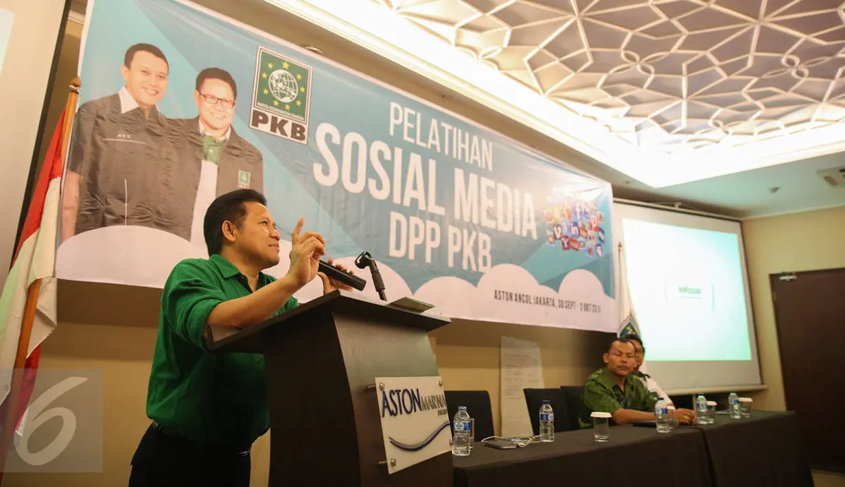 Ketua Umum PKB, Muhaimin Iskandar menutup pelatihan sosial media kader PKB se-Indonesia di Aston Marina Ancol, Jakarta, Jumat (2/10/2015). Pelatihan tersebut untuk mendekatkan pemimpin dengan rakyat. (Liputan6.com/Faizal Fanani)