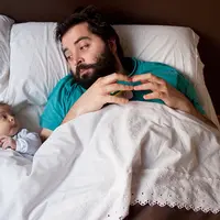 Merayakan Father's Day bukan hanya dari anak ke ayah, namun bisa juga ayah ke anak. (Via: boredpanda.com)