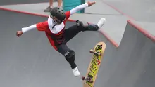 Skateboarder Indonesia Bunga Nyimas melakukan gerakan trik pada final taman putri Asian Games 2018 di arena roller sport Jakabaring, Palembang, Sumatera Selatan, Rabu (29/8). (ANTARA FOTO/INASGOC/Rahmad Suryadi/thv/18)