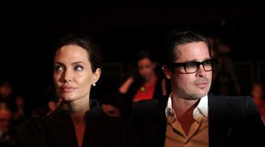 Reaksi Angelina Jolie Saat Brad Pitt Dekat Dengan Jennifer
