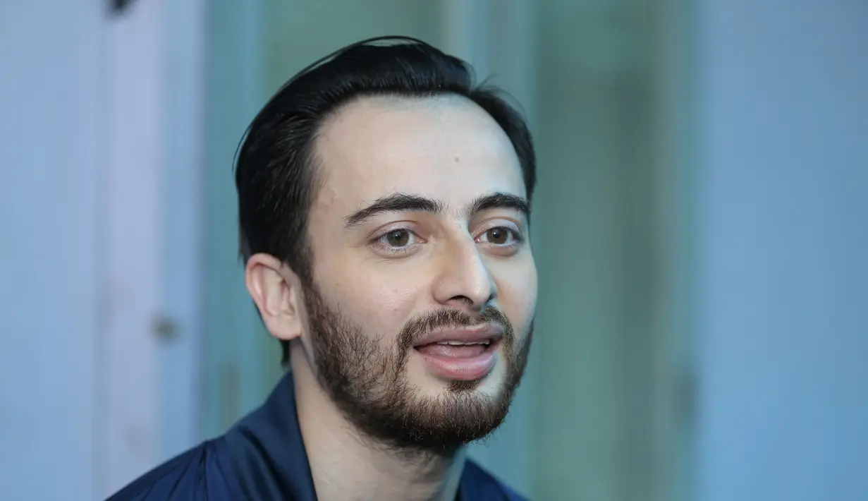 Nama Irvan Farhad akhir-akhir ini sedang ramai dibicarakan lantaran kedekatannya dengan penyanyi dangdut Cita Citata. Membantah soal hubungannya, namun Irvan memuji paras cantik Cita Citata. (Adrian Putra/Bintang.com)