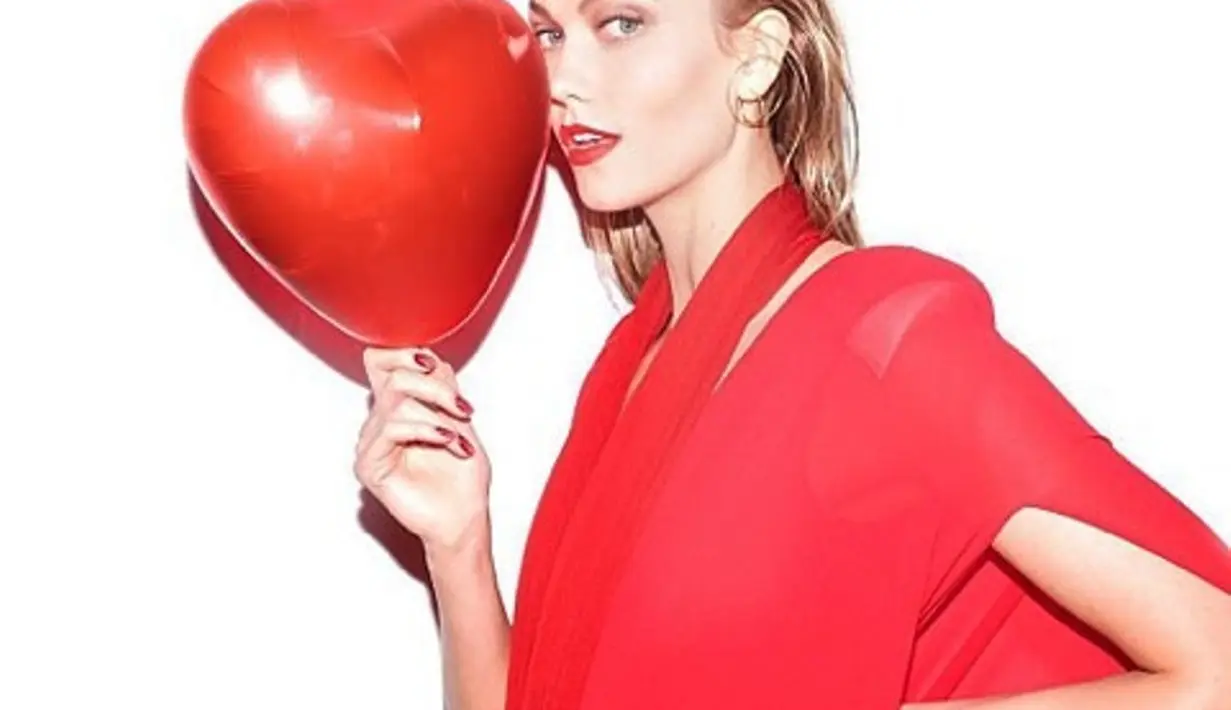Dilansir dari Cosmopolitan, Karlie Kloss akhirnya angkat bicara mengenai teka-teki yang sudah beredar saat ini. (instagram/karliekloss)