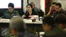 Menko PMK Puan Maharani memimpin rapat koordinasi bersama tingkat menteri di Kementerian PMK, Jakarta, Jumat (2/9). Rapat koordinasi tersebut terkait antisipasi banjir dan tanah longsor. (Liputan6.com/Faizal Fanani)