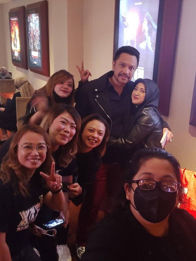 Neng Wirdha menyewa dua studio bioskop saat menyaksikan film Vidkill (https://www.instagram.com/p/CXvs3GnLa8Q/)