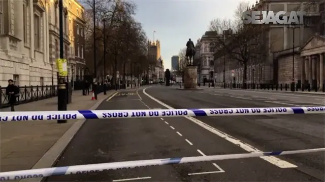 Pada Rabu 22 Maret 2017 di tengah cuaca cerah sekitar pukul 14.40, warga kota London mendadak panik akibat teror Inggris.