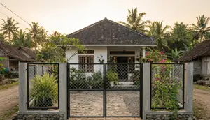 7 Model Gerbang Rumah Kampung Sederhana Tapi Elegan, Bikin Fasad Tampak Modern