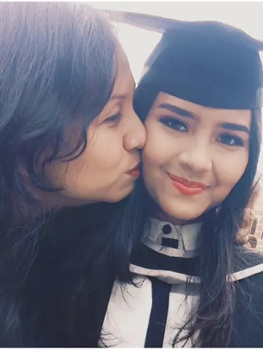 Tak hanya itu Sampoerna Foundation mendapuk Gita Gutawa menjadi duta muda pertama di Indonesia yang berperan sebagai pengambilan keputusan perusahaan.  (viainstgram@gitagut/Bintang.com)