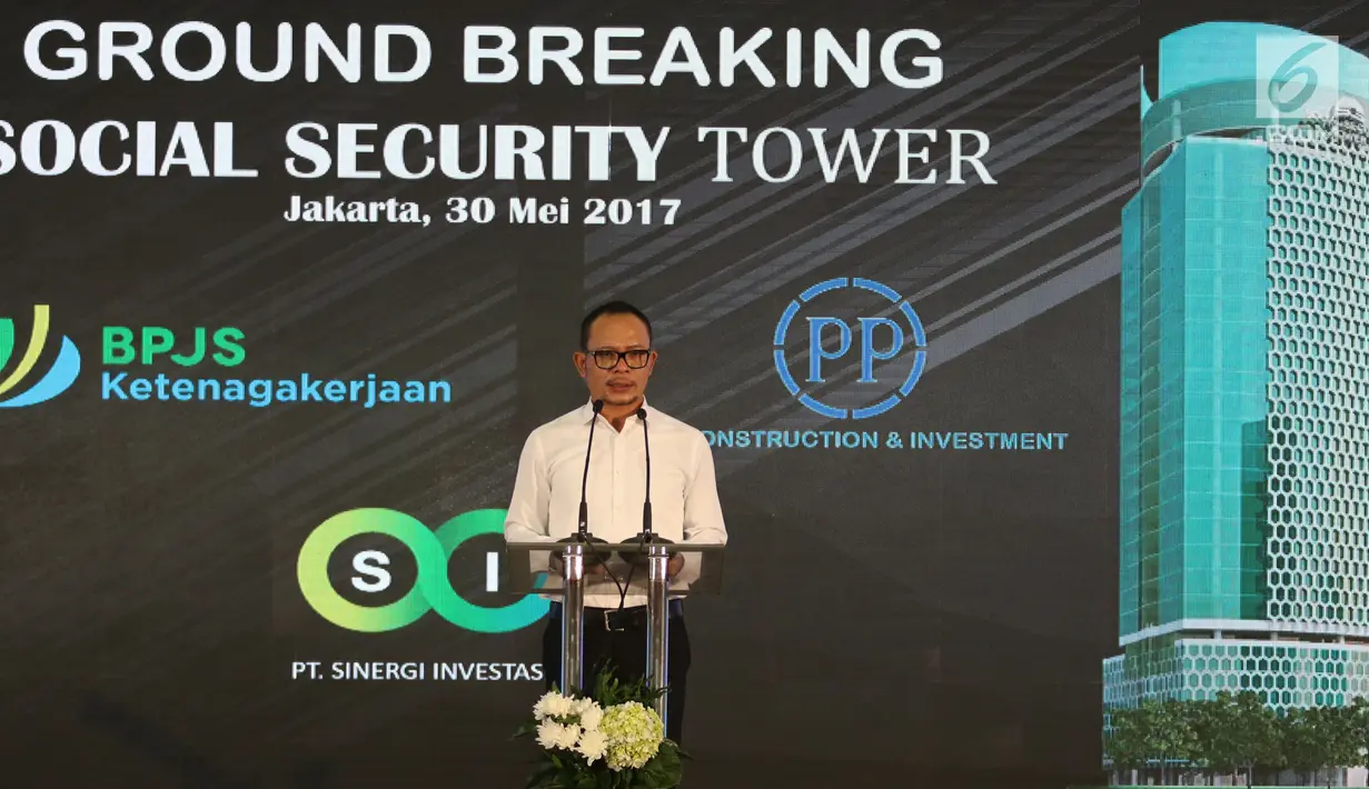 Menaker, Hanif Dhakiri memberi sambutan saat peresmian proyek pembangunan Social Security Tower, Jakarta. Selasa (30/5). BPJS Ketenagakerjaan bersama PT SIP melakukan peletakan batu pertama di proyek tersebut. (Liputan6.com/Angga Yuniar)