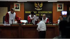 Kepala Badan Intelijen Negara (BIN) Letnan Jenderal (Purn) Sutiyoso, angkat bicara terkait sidang Mahkamah Kehormatan Dewan (MKD) soal dugaan pelanggaran etik yang dilakukan Ketua DPR Setya Novanto. Sutiyoso menilai, sidang MKD yang sudah berjalan dua kal