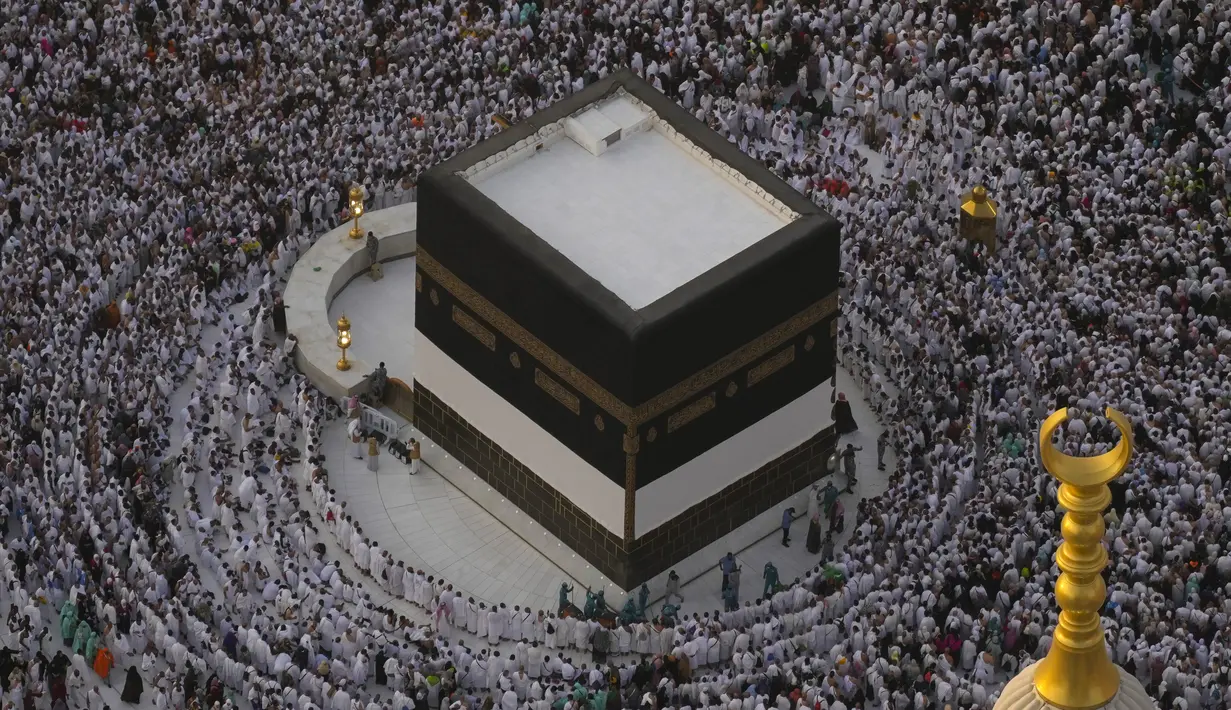 Jemaah calon haji akan melakukan wukuf di Arafah mulai pada 15 Juni 2024. (AP Photo/Rafiq Maqbool)