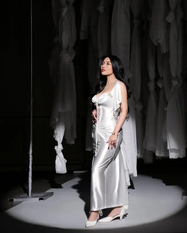 7 Pemotretan memesona Rachel Vennya pasca putus dari Salim