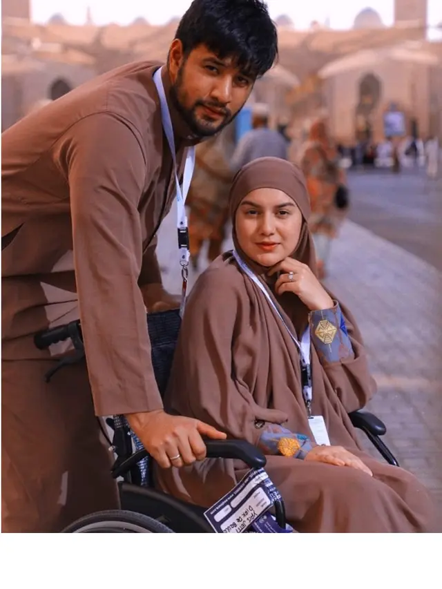 Kandungan Lemah, Ini 6 Potret Irish Bella dan Ammar Zoni saat Umrah