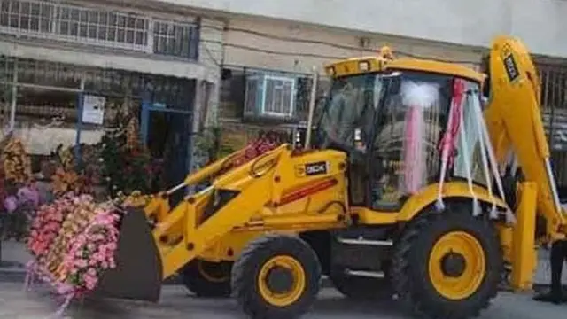 6 Kendaraan Pengantin Ukuran Besar Ini Bikin Heboh Pernikahan