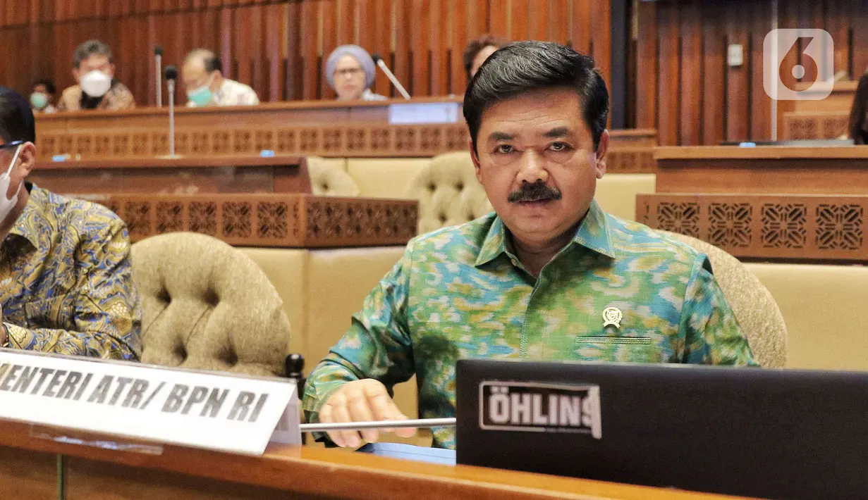 Menteri Agraria dan Tata Ruang/Badan Pertanahan Nasional (ATR/BPN) Hadi Tjahjanto saat rapat kerja dengan komisi II DPR di Senayan, Jakarta, Kamis (1/9/2022). Rapat tersebut membahas kasus-kasus pertanahan. (Lipuran6.com/Angga Yuniar)