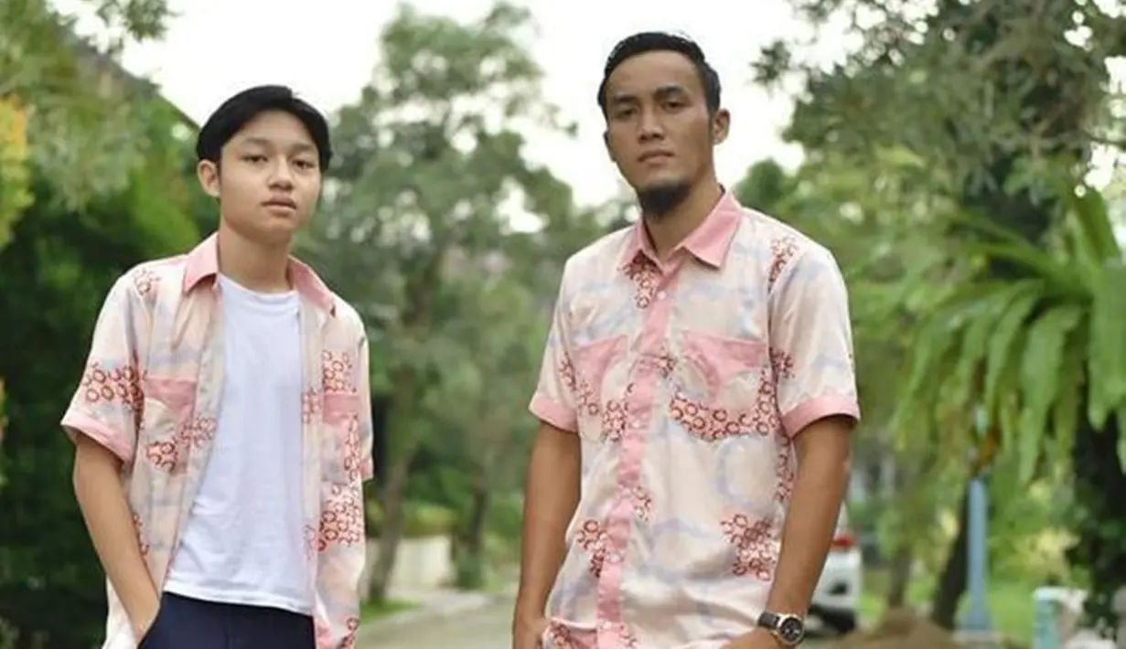 Diketahui Kiesha Alvaro memilih tinggal bersama Okie Agustina. Hal itu membuatnya juga harus menerima kehadiran Gunawan sebagai ayah sambungnya. Kiesha sangat menerima Gunawan yang juga sangat baik dan perhatian kepada Kiesha. (Liputan6.com/IG/kiesha.alvaro)
