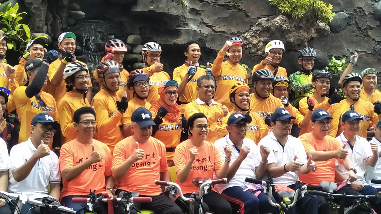 Peringatan Hari Oeang, Sri Mulyani bersepeda santai (Foto: Deny/Liputan6.com)