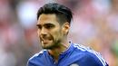 Penyerang Chelsea, Radamel Falcao menjadi  incaran klub seperti Real Madrid, Valencia, Club America dan AS Monaco, harganya masih dalam perbincangan tetapi Chelsea bersedia meminjamnya karena kurang bersinar tahun lalu. (EPA/Facundo Arrizabalaga)