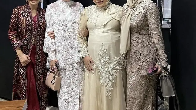 Gaya Berkerudung Ashanty-Arsy dan Krisdayanti-Amora