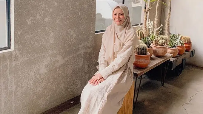 Cantik dan Modis, Ini 6 Potret Istri Tria The Changcuters dengan Balutan Hijabnya