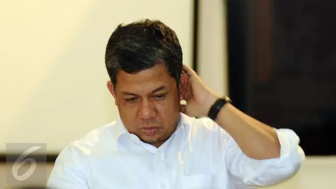 Dipecat dari PKS, Fahri Hamzah Disuruh Minum Air Mineral