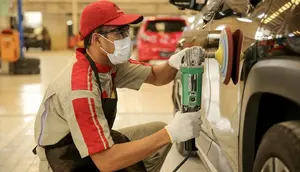 Cara Menghilangkan Noda Cat Tembok dan Cat Minyak di Bodi Mobil