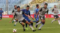 Duel PSIS vs Persela di Stadion Kanjuruhan, Malang, Selasa (30/1/2018). (Bola.com/Ronald Seger Prabowo)