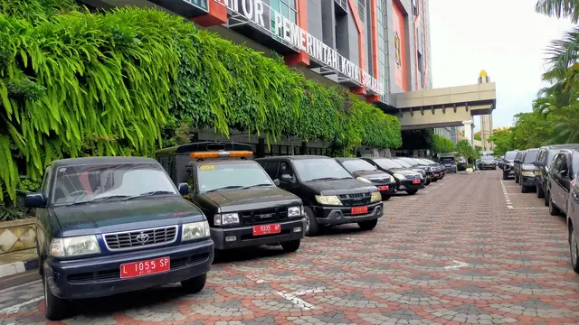 Mobil dinas ASN Surabaya dilarang dipakai mudik. (Dian Kurniawan/Liputan6.com).