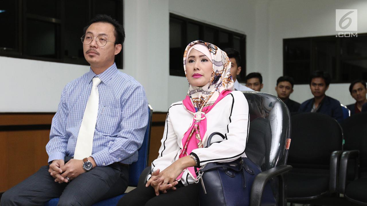 Istri Donny Kesuma, Yuni Indriati