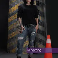 Eksklusif Atiek CB (Fotografer: Bambang E Ros, Stylist: Indah Wulansari, Digital Imaging: Muhammad Iqbal Nurfajri/Bintang.com)