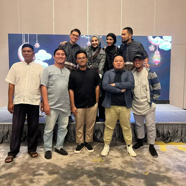 7 Momen Zaskia dan Shireen Sungkar Buka Bersama dengan Karyawan, Kompak Banget
