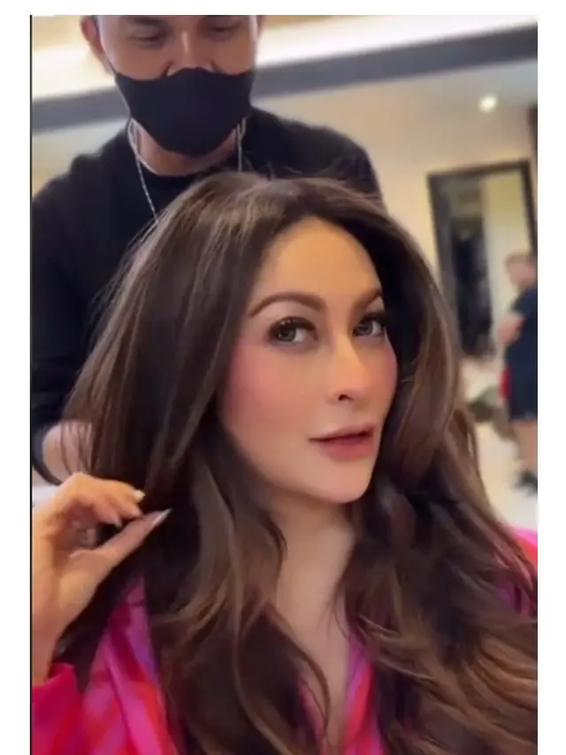 7 Potret Terbaru Diana Punky Tetap Awet Muda di Usia 49 Tahun, Disebut Bak Barbie