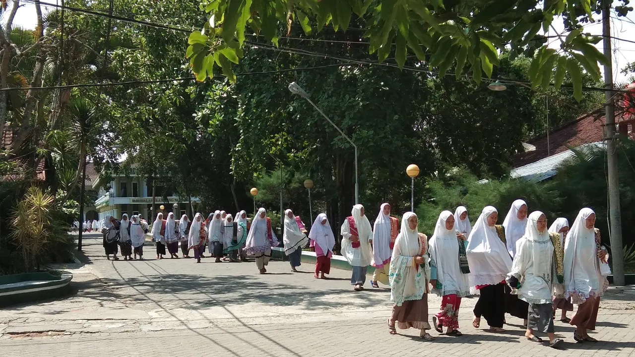 Para santriwati di Pondok Modern Darussalam Gontor, Ngawi, Jawa Timur (Liputan6.com/Giovani Dio Prasasti