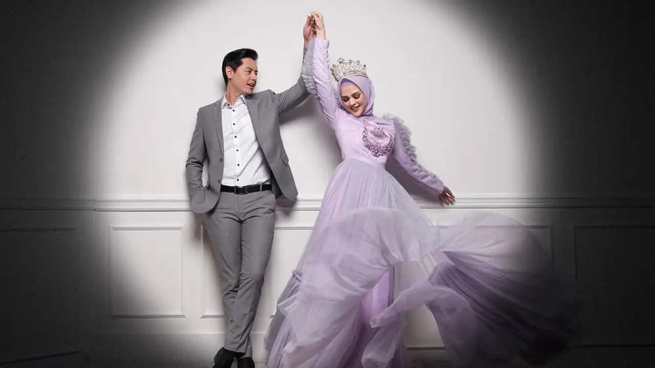 [Fimela] Roger Danuarta dan Cut Meyriska