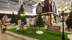 Suasana konsep rumah desa dengan taman pada ICEFEST 2019 di BSD Tangerang, Kamis (19/12/2019). ICEFEST 2019 memberikan hiburan kepada anggota keluarga dengan konsep tematik desa musim dingin yang menggabungkan expo dan festival hingga dari tanggal 19-29 Desember 2019. (Liputan6.com/Fery Pradolo)
