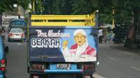 10 Potret Tulisan Super Kocak Bak Truk, Dijamin Auto Bikin Salah Fokus! (Source: pinterest.com)