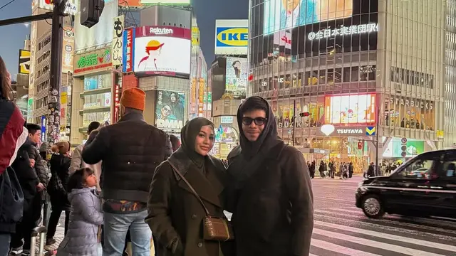 Potret Keseruan Aurel dan Atta Ajak Anak-Anak ke Jepang, Tampil dengan Outfit Serasi Setiap Saat (instagram/attahalilintar, instagram/aurelie.hermansyah)