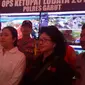 Menteri PMK Puan Maharani saat memberikan penjelasan kepada media di pos utama mudik Limbangan, Garut, Jawa Barat (Liputan6.com/Jayadi Supriadin)