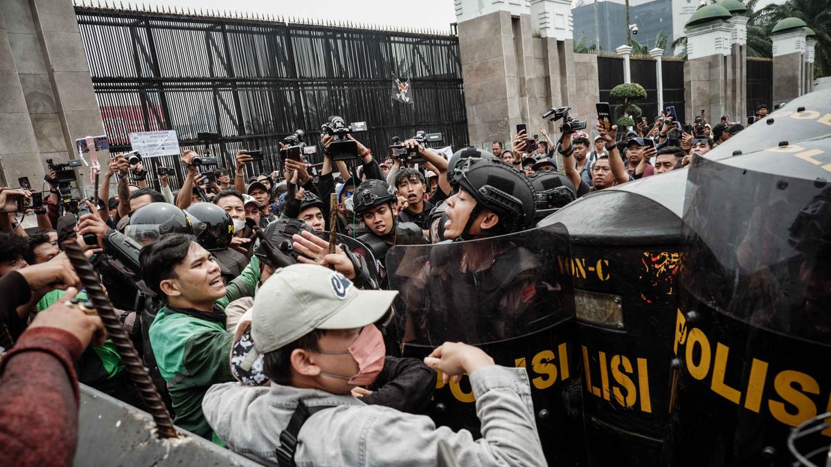 Takut Terjebak Demo, Komisi I DPR Ngebut Selesaikan Rapat