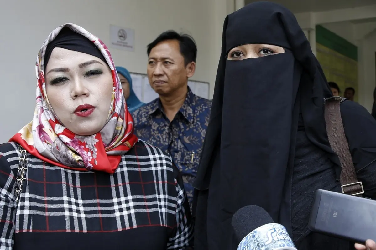[Bintang] Dian Rositaningrum (Istri Opick)