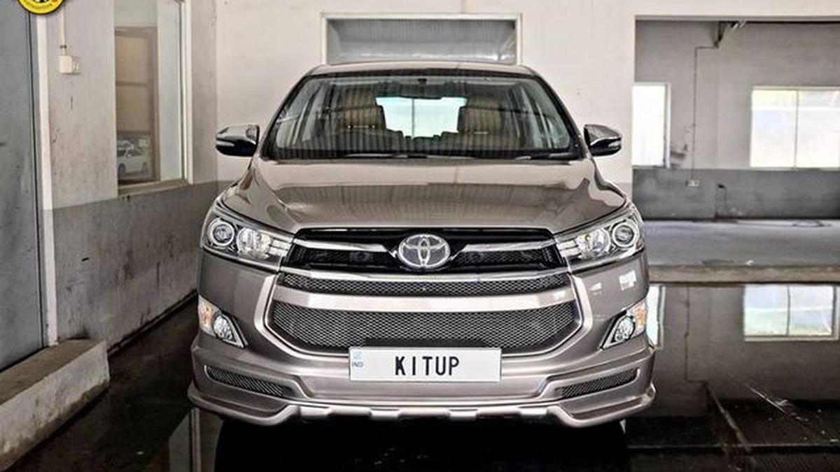 Toyota Innova Crysta Upgrade Penampilan dengan Aero Kit Galeri