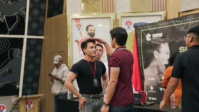 Bikin Penggemar Panas, Ini 7 Potret El Rumi dan Jefri Nichol yang Bakal Tanding Tinju