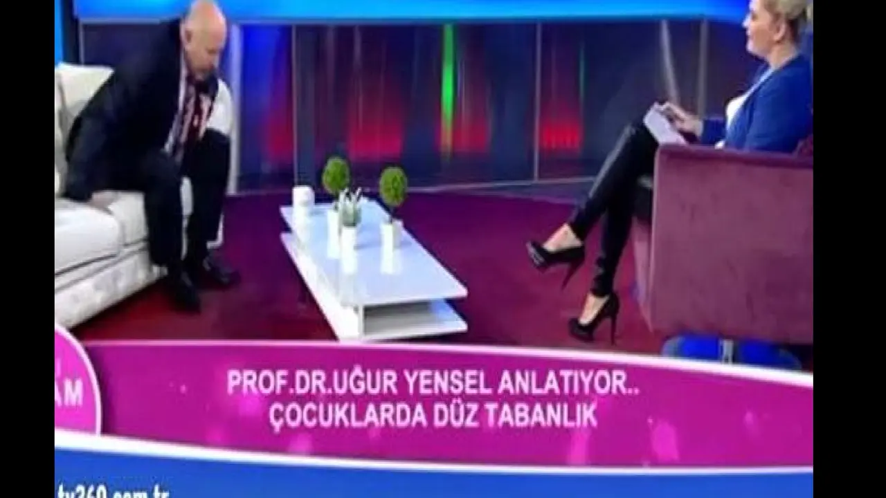  Dr Ugur Yansel terkena serangan jantung saat siaran langsung televisi. (News.com.au)