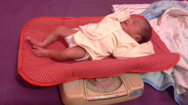Bayi Tampan ditemukan di dalam kardus di dekat tiang telepon, Desa Karanggintung, Sumbang Banyumas. (Foto: Liputan6.com/Muhamad Ridlo)