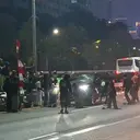 Massa Masuk Jalan Tol, Mobil Diduga Milik Pejabat Dirusak