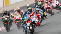 Persaingan ketat Marc Marquez dan Andrea Dovizioso membuat Max Biaggi mengklaim MotoGP 2017 menjadi musim yang kompetitif. (dok. MotoGP)
