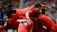 Para pemain Liverpool meluapkan ekspresi kemenangan usai mengalahkan Manchester City 3-2 dan memantapkan Liverpool di puncak klasemen sementara Liga Inggris. (REUTERS/Nigel Roddis)