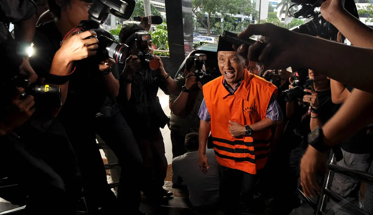 KPK kembali memeriksa Ketua DPRD Kabupaten Bangkalan, Fuad Amin Imron, Jakarta, Rabu (10/12/2014). (Liputan6.com/Miftahul Hayat)