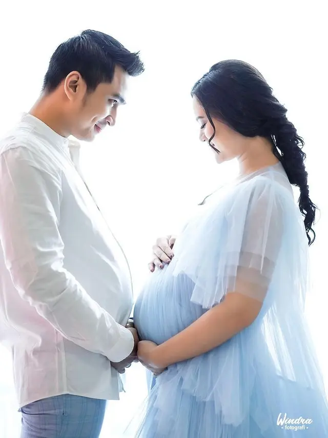 6 Potret Maternity Shoot Istri Lutfi Agizal, Siap Sambut Anak Pertama