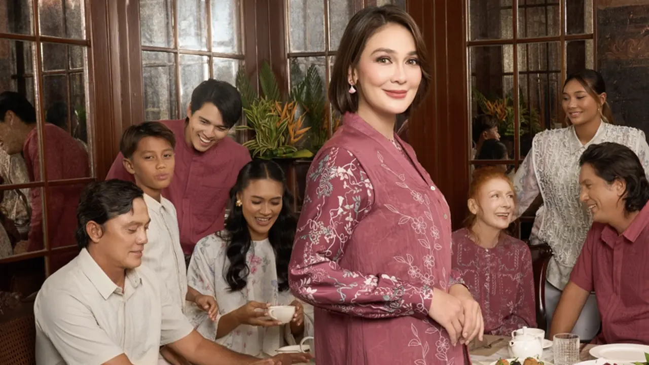 Potret Detail Gamis Motif Luna Maya