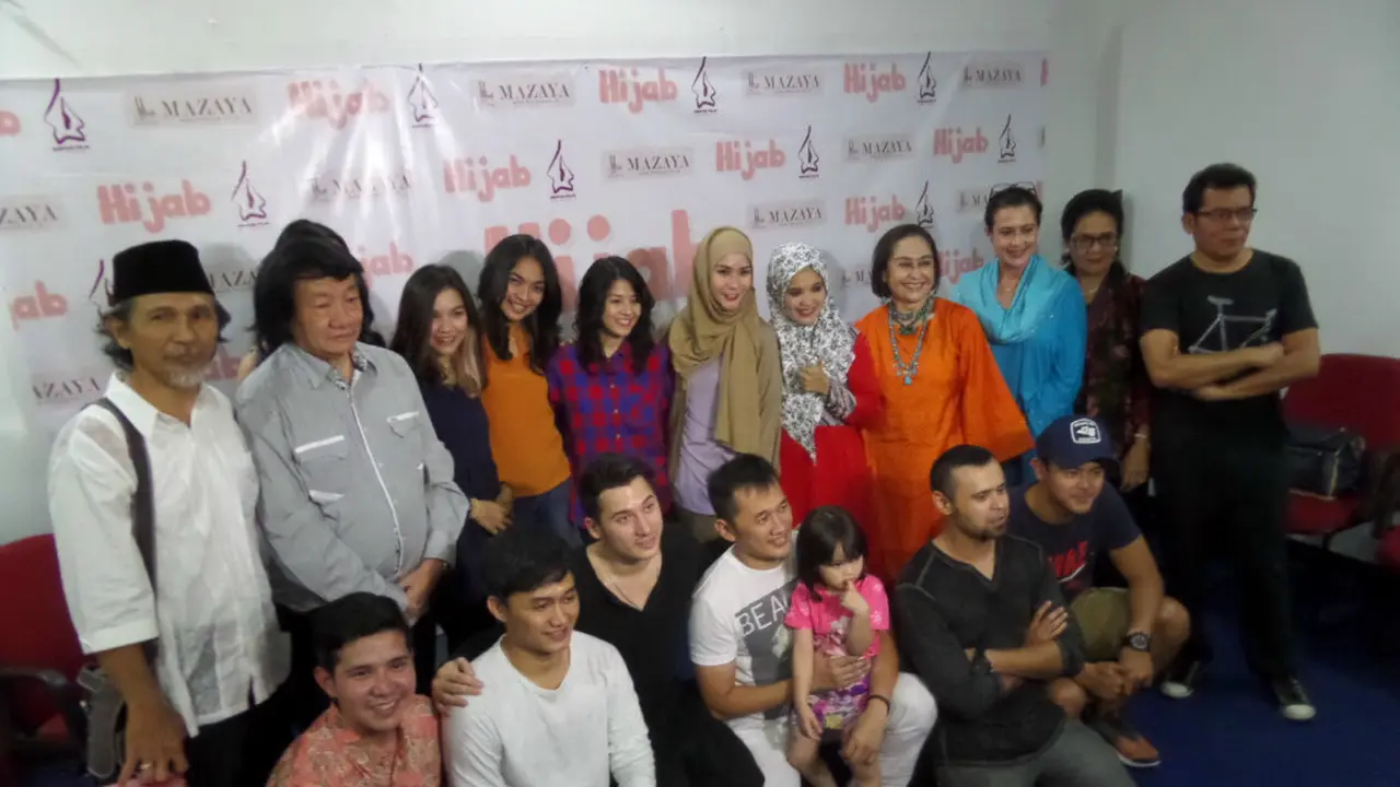 Hanung Bramantyo dan Zaskia Adya Mecca 'Duet' di Film Hijab